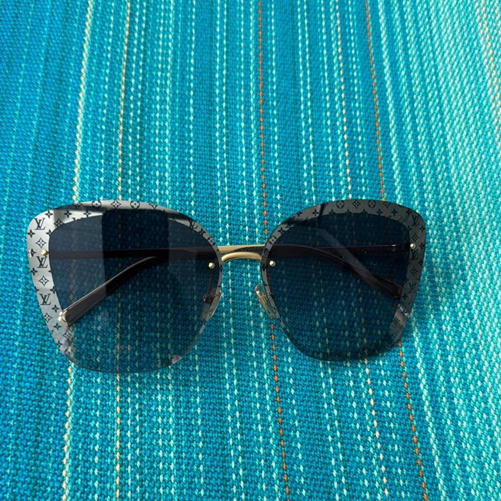 Louis Vuitton Halo Square Sunglasses with Metallic Accents - Picture 3 of 5